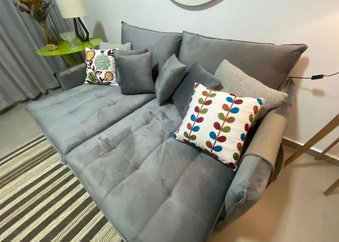 Espacoso Apartamento Reformado Em Copacabana