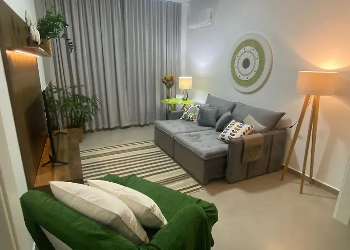 Espacoso Apartamento Reformado Em Copacabana