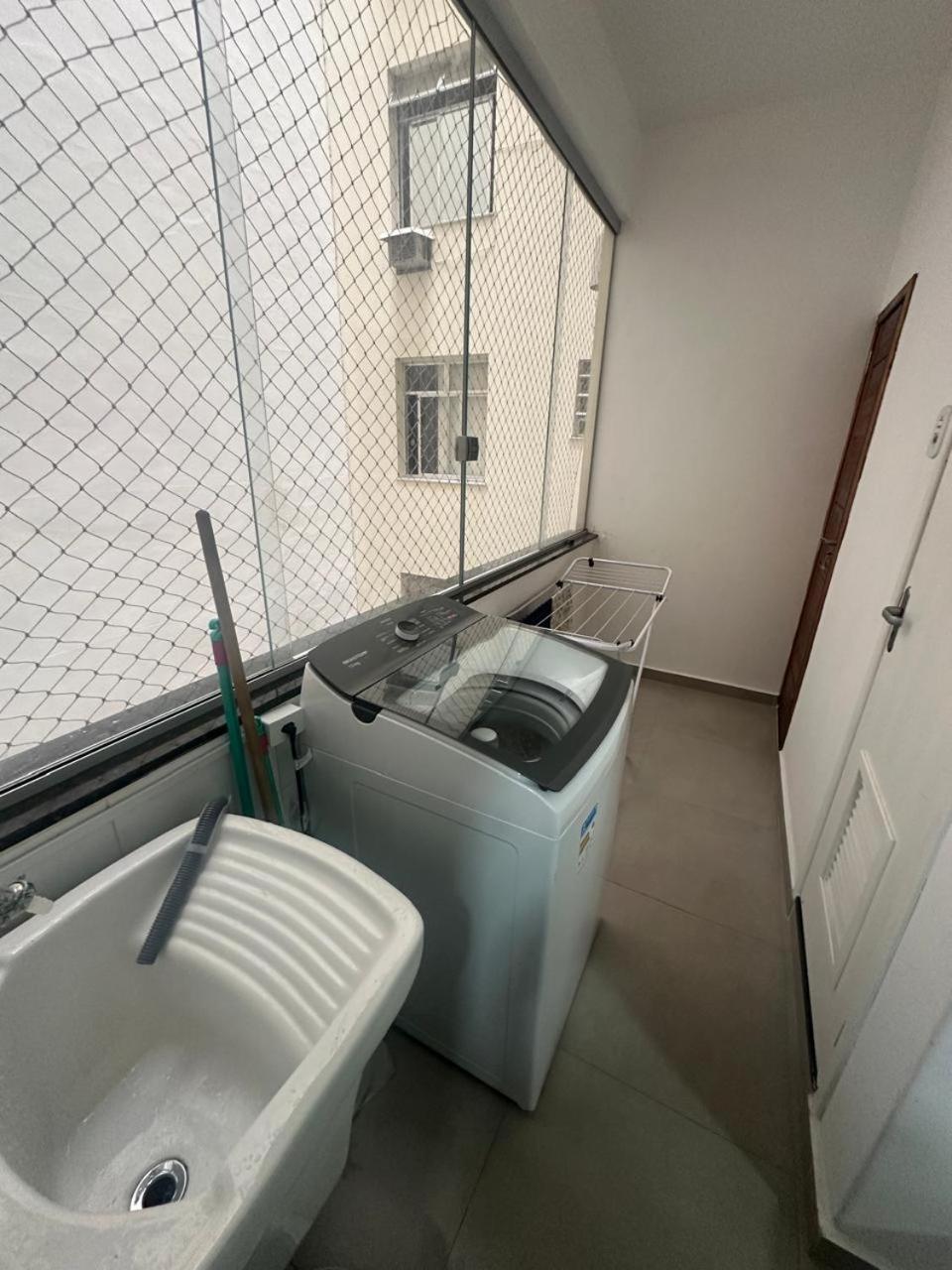 Espacoso Reformado Em Copacabana Apartment